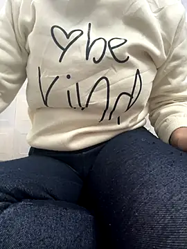 miss moonikaa online show from 8, 1, 2026