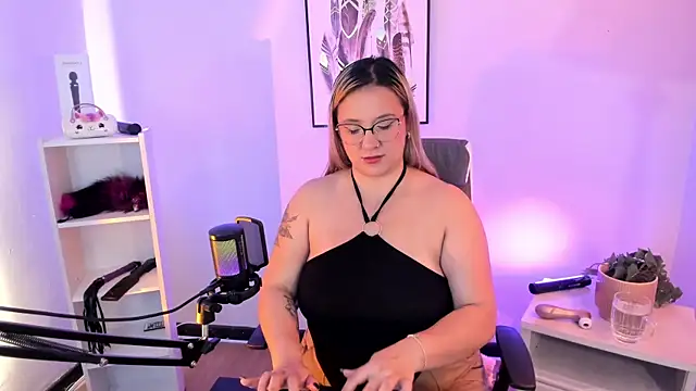 hollie joliie online show from 10, 3, 2026