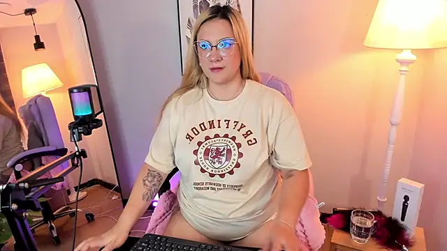 hollie joliie online show from 23, 2, 2026