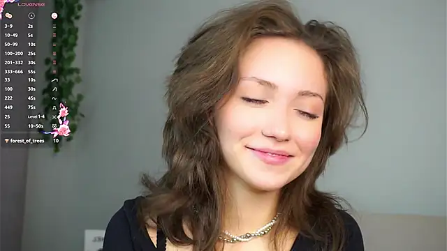 Snapshot of ZeniaBolich chatting on 16, 11, 2025 ZeniaBolich online show from 16, 11, 2025