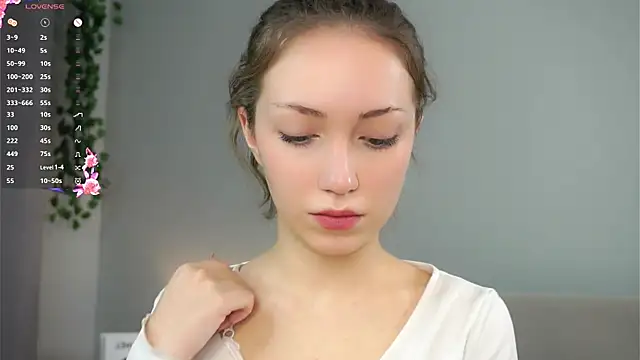 Snapshot of ZeniaBolich chatting on 11, 11, 2025 ZeniaBolich online show from 11, 11, 2025