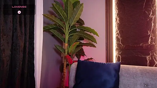 La Diabla 111  online show from 8, 11, 2025