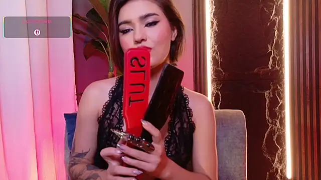 La Diabla 111  online show from 10, 10, 2025