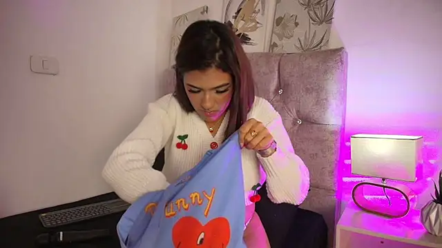 Dulce Bella  online show from 6, 1, 2026