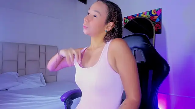 Snapshot of JennyLawrence chatting on 8, 11, 2025 JennyLawrence online show from 8, 11, 2025