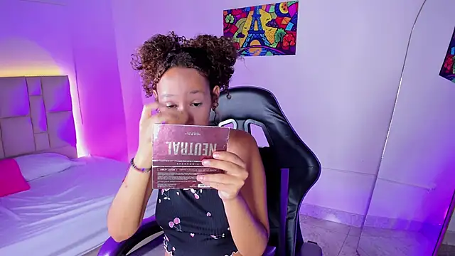 Snapshot of JennyLawrence chatting on 8, 10, 2025 JennyLawrence online show from 8, 10, 2025