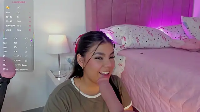 Snapshot of AliceThundeer chatting on 26, 10, 2025 AliceThundeer online show from 26, 10, 2025