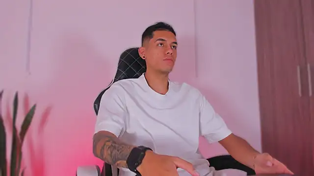 Nickyblazze  online show from 18, 10, 2025