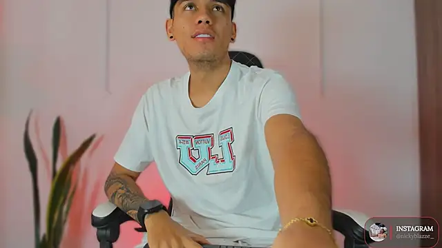 Nickyblazze  online show from 22, 10, 2025