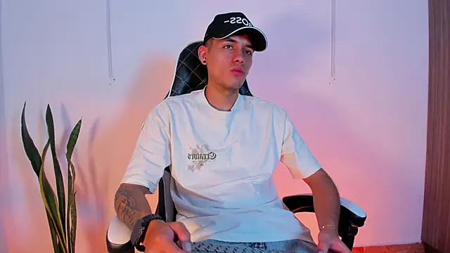 Nickyblazze  online show from 7, 10, 2025