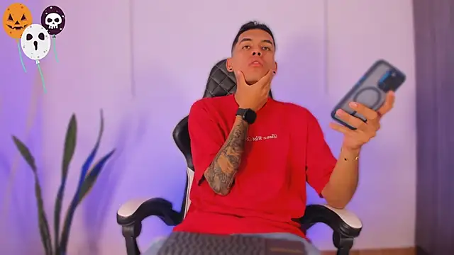 Nickyblazze  online show from 1, 11, 2025