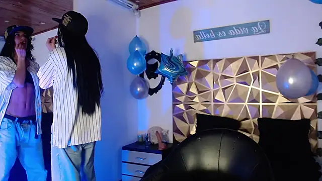 Trinity Knox online show from 10, 9, 2025