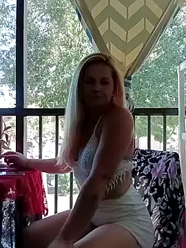Snapshot of Goldenndoll chatting on 8, 10, 2025 Goldenndoll online show from 8, 10, 2025