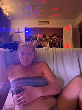 Snapshot of Goldenndoll chatting on 13, 9, 2025 Goldenndoll online show from 13, 9, 2025