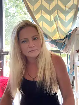 Snapshot of Goldenndoll chatting on 5, 10, 2025 Goldenndoll online show from 5, 10, 2025