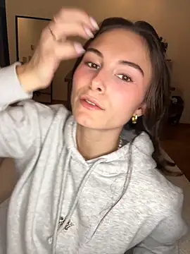 SophiiaStarr online show from 18, 10, 2025