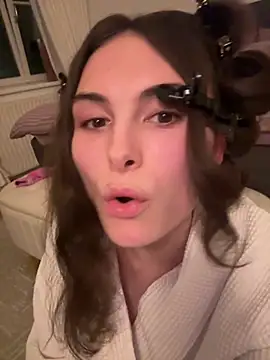 SophiiaStarr online show from 4, 4, 2026