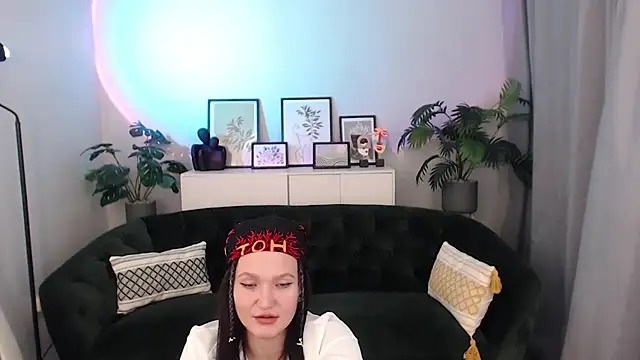 Snapshot of Viki_Moor chatting on 18, 9, 2025 Viki Moor online show from 18, 9, 2025