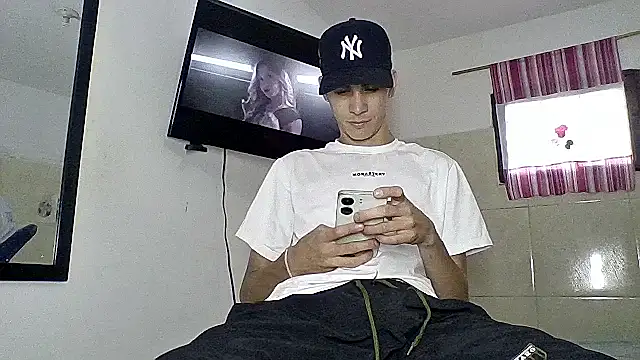 Snapshot of sam_hottt chatting on 15, 10, 2025 sam hottt online show from 15, 10, 2025