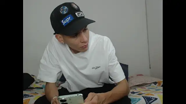 Snapshot of sam_hottt chatting on 16, 10, 2025 sam hottt online show from 16, 10, 2025