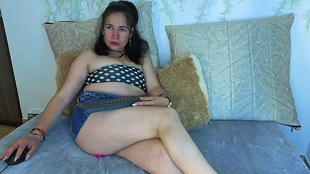 Thania fox online show from 27, 9, 2025