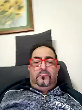 Snapshot of max_im69 chatting on 20, 12, 2025 max im69 online show from 20, 12, 2025
