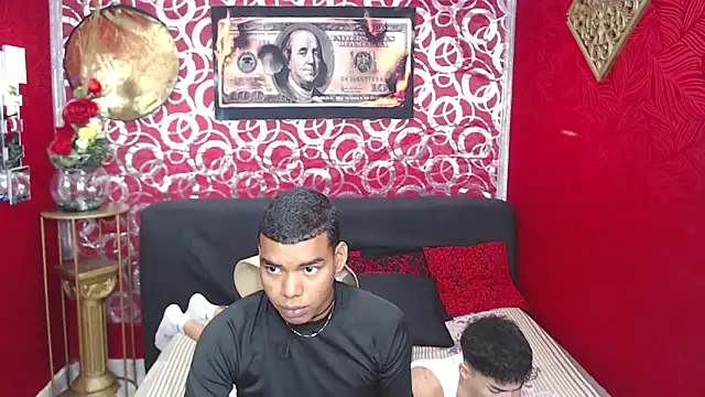 TWOBOYSPEINHOT online show from 18, 9, 2025