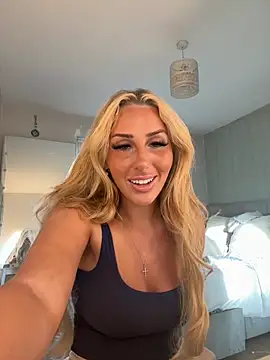 Snapshot of HeidiMae chatting on 9, 9, 2025 HeidiMae online show from 9, 9, 2025