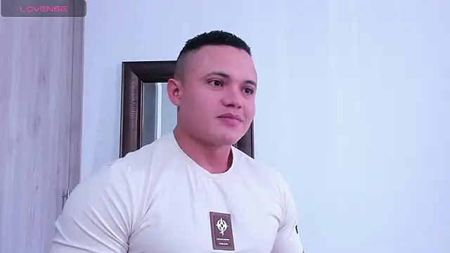 Snapshot of KingLevi01 chatting on 12, 10, 2025 KingLevi01 online show from 12, 10, 2025