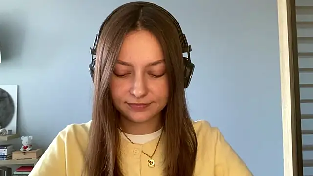 Snapshot of SoulHiperAgne_ chatting on 18, 10, 2025 SoulHiperAgne online show from 18, 10, 2025