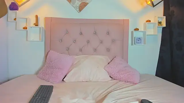 Mia Suarezzz online show from 22, 10, 2025