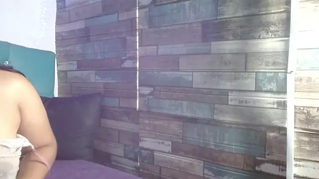 Yesamin Stone18 online show from 12, 4, 2026