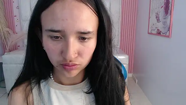 Snapshot of bella_vibess_s chatting on 21, 11, 2025 bella vibess s online show from 21, 11, 2025