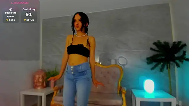 Snapshot of bella_vibess_s chatting on 7, 11, 2025 bella vibess s online show from 7, 11, 2025