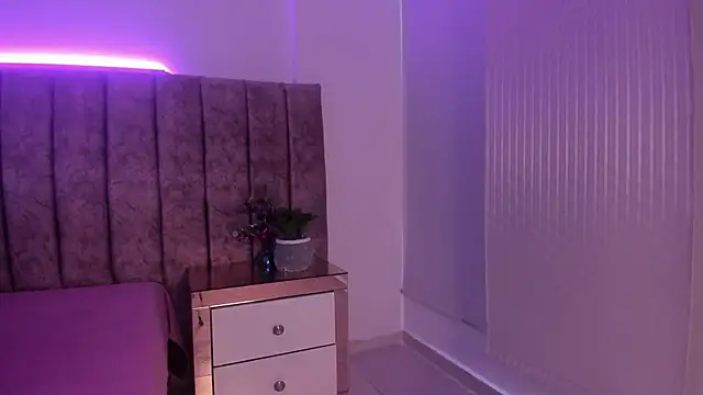 Ambeer fox  online show from 21, 4, 2026