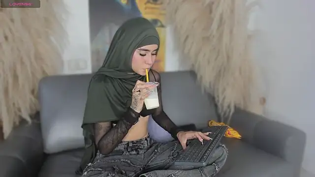 Snapshot of seraphine_arabic chatting on 13, 4, 2026 seraphine arabic online show from 13, 4, 2026