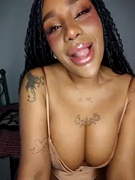 Snapshot of Queen_Amara chatting on 24, 4, 2026 Queen Amara online show from 24, 4, 2026