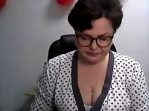 EllaLove2277 online show from 18, 2, 2026