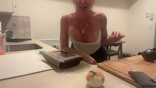 Snapshot of NurseStephania chatting on 7, 10, 2025 NurseStephania online show from 7, 10, 2025