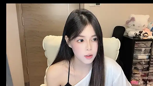 Snapshot of Koi-00 chatting on 13, 11, 2025 Koi-00 online show from 13, 11, 2025