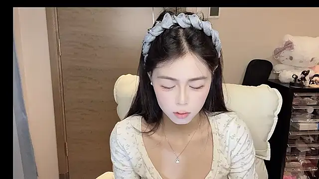 Snapshot of Koi-00 chatting on 15, 11, 2025 Koi-00 online show from 15, 11, 2025