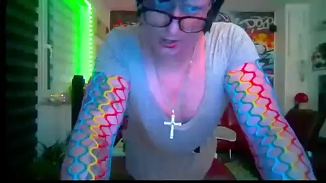 hellgirl1980 online show from 8, 5, 2026