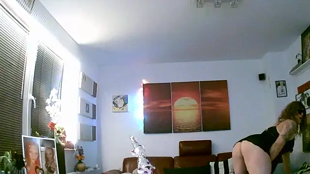 hellgirl1980 online show from 2, 11, 2025