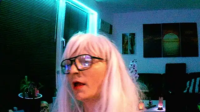 hellgirl1980 online show from 12, 11, 2025