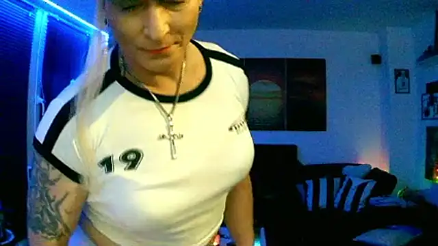 hellgirl1980 online show from 11, 11, 2025