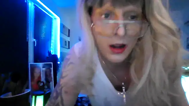 hellgirl1980 online show from 31, 10, 2025