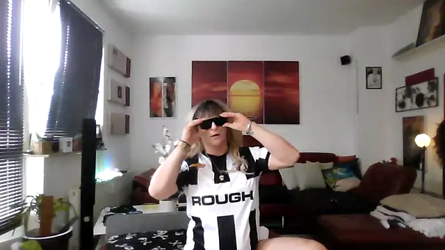 hellgirl1980 online show from 9, 10, 2025