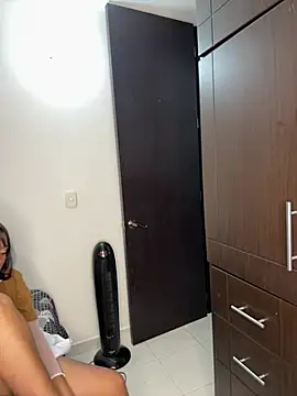 charlottekiss99 online show from 17, 4, 2026