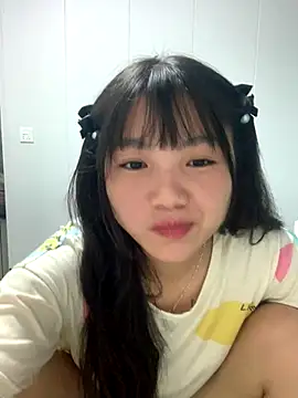 Emlyly-18 online show from 16, 10, 2025