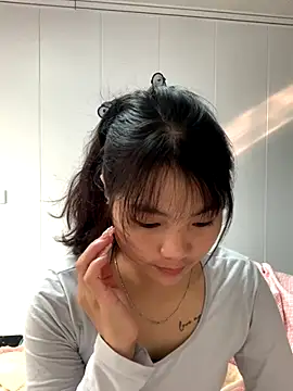 Emlyly-18 online show from 15, 11, 2025